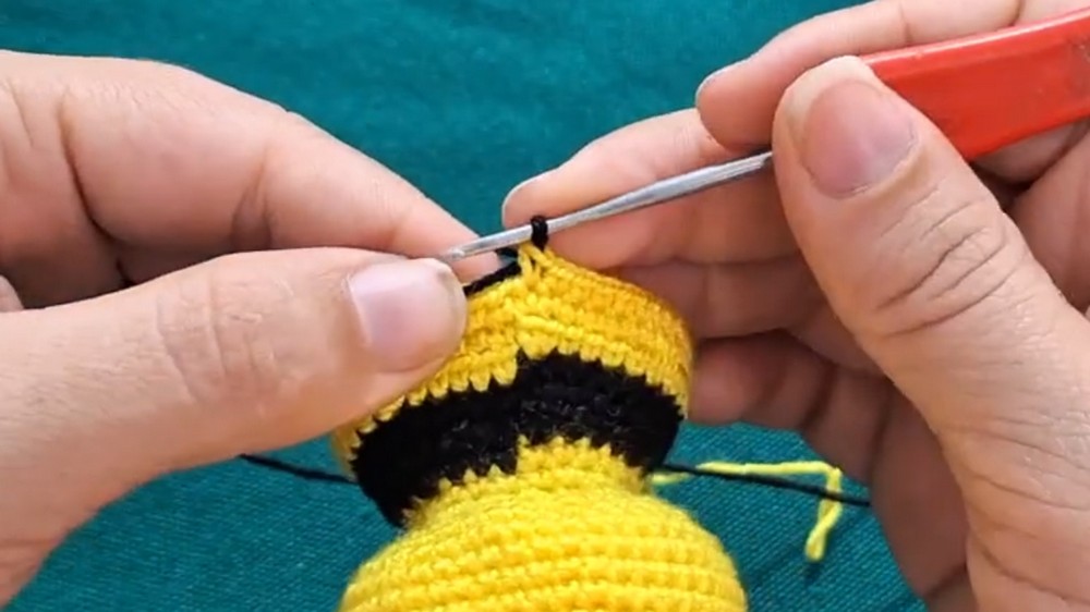 Crochet Bee Amigurumi Pattern 3