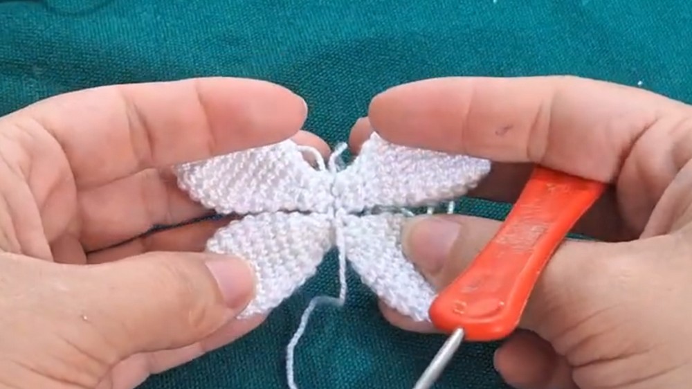 Crochet Bee Amigurumi Pattern 4