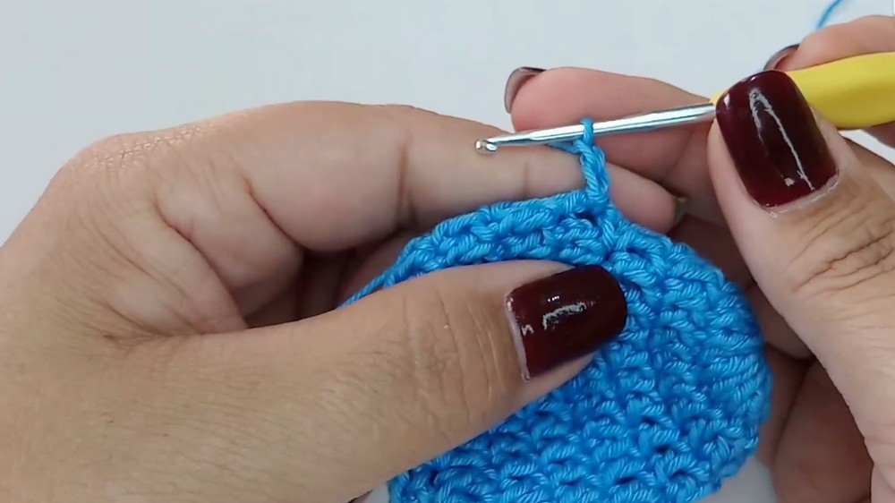 Crochet Chicken Keychain Pattern 2