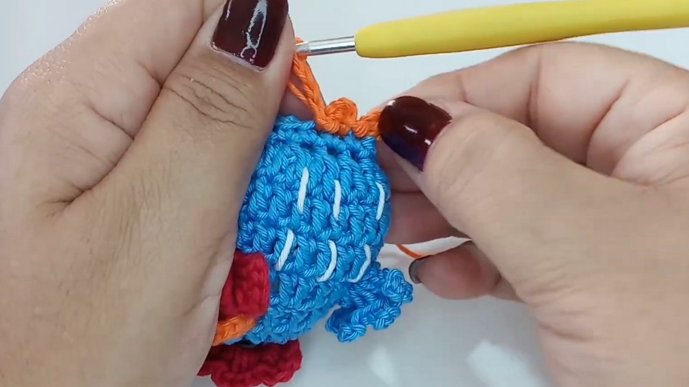 Crochet Chicken Keychain Pattern 4