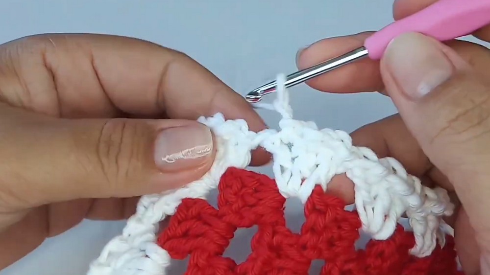 Crochet Christmas Wine Bottle Cover Pattern 2