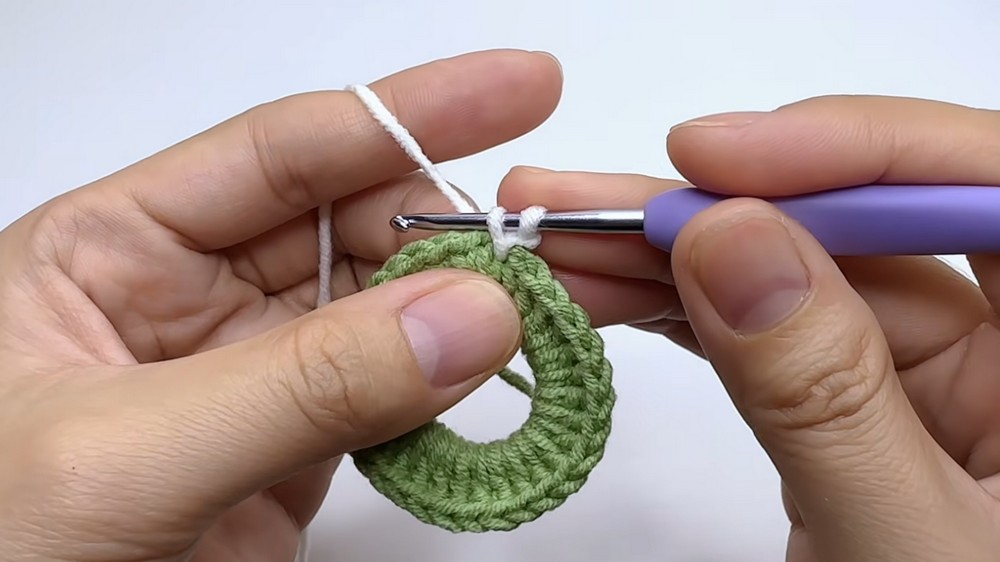 Crochet Christmas Wreath Pattern 2