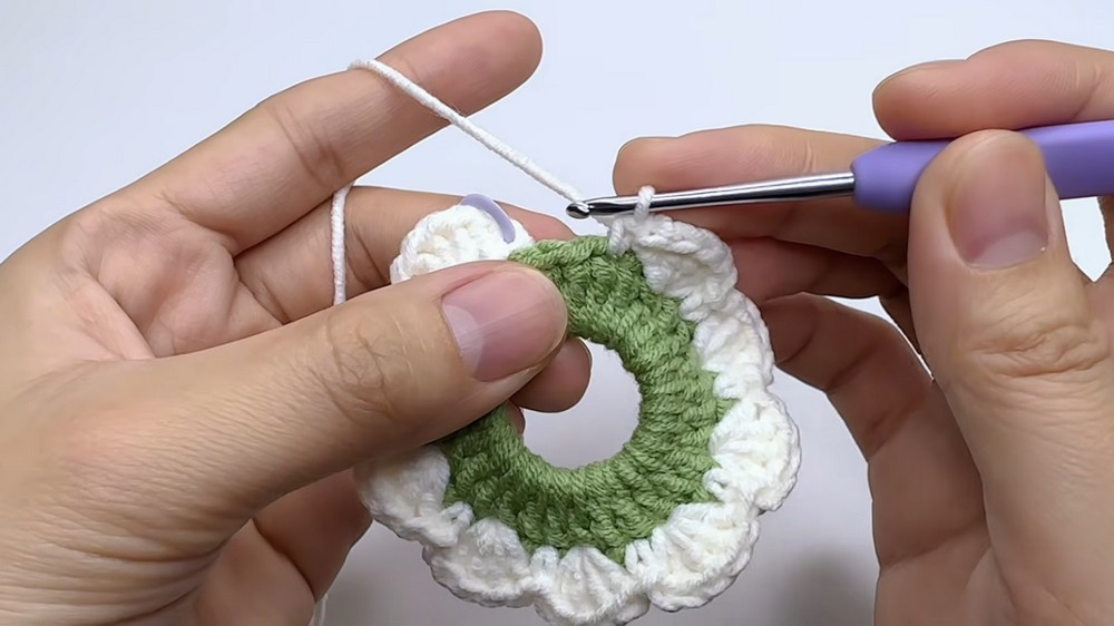 Crochet Christmas Wreath Pattern 3