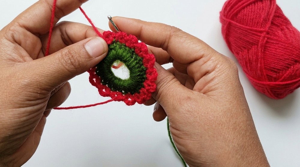Crochet Christmas Wreath Pattern 4