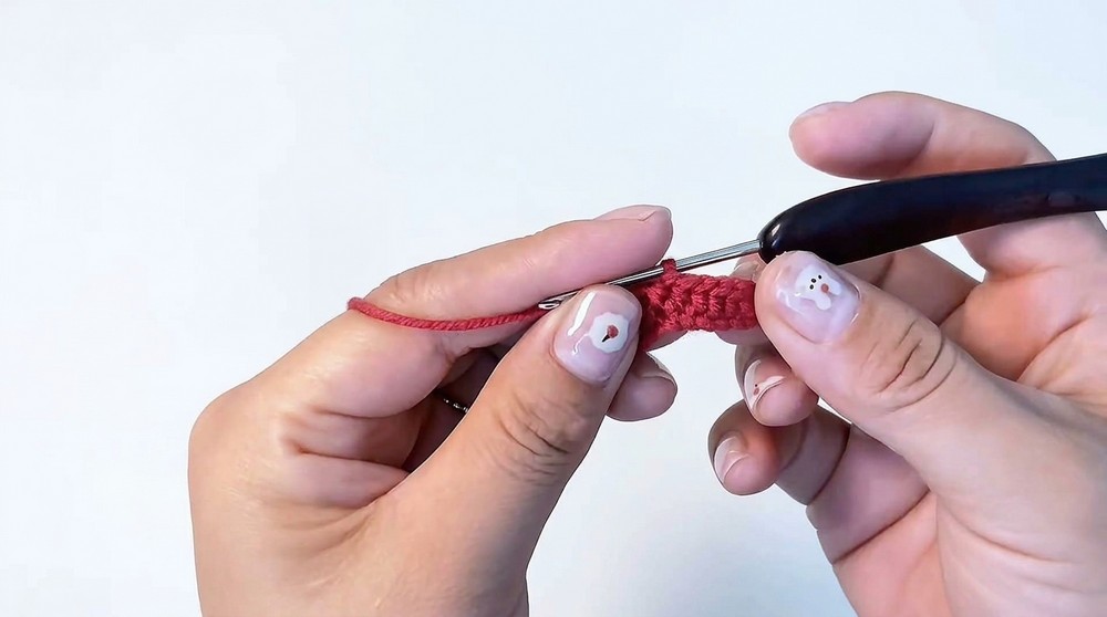 Crochet Hello Kitty Bow Keychain Pattern 1