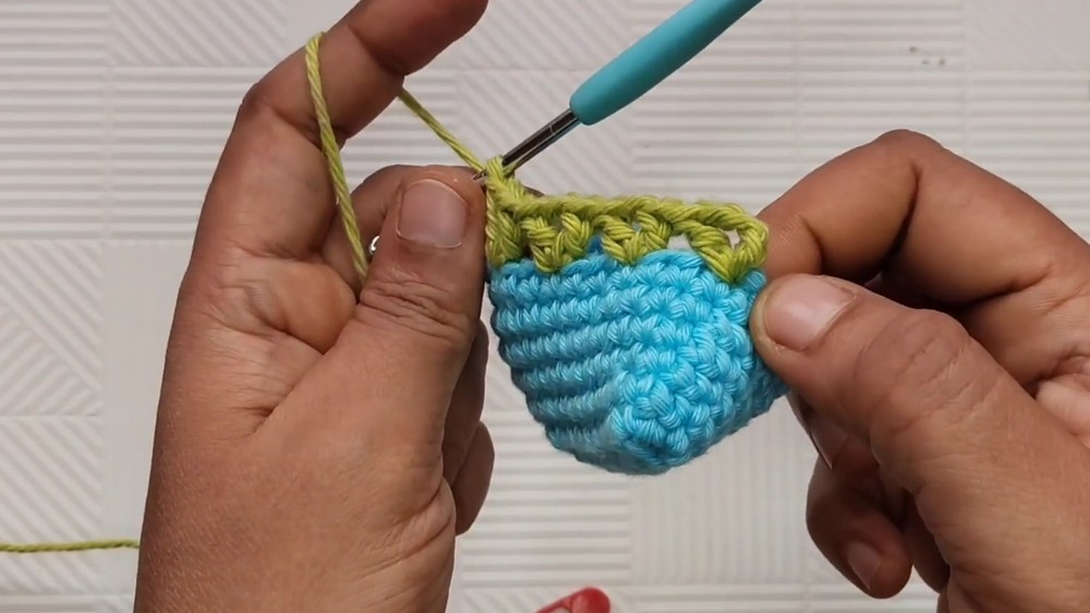 Crochet Mobile Pouch Pattern 2