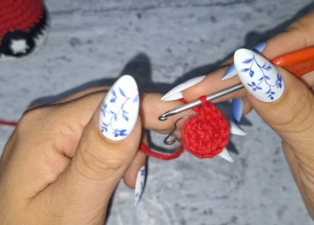 Crochet Pokeball Pattern 1
