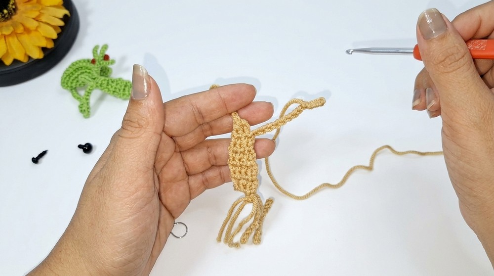 Crochet Frog Keychain Pattern 3