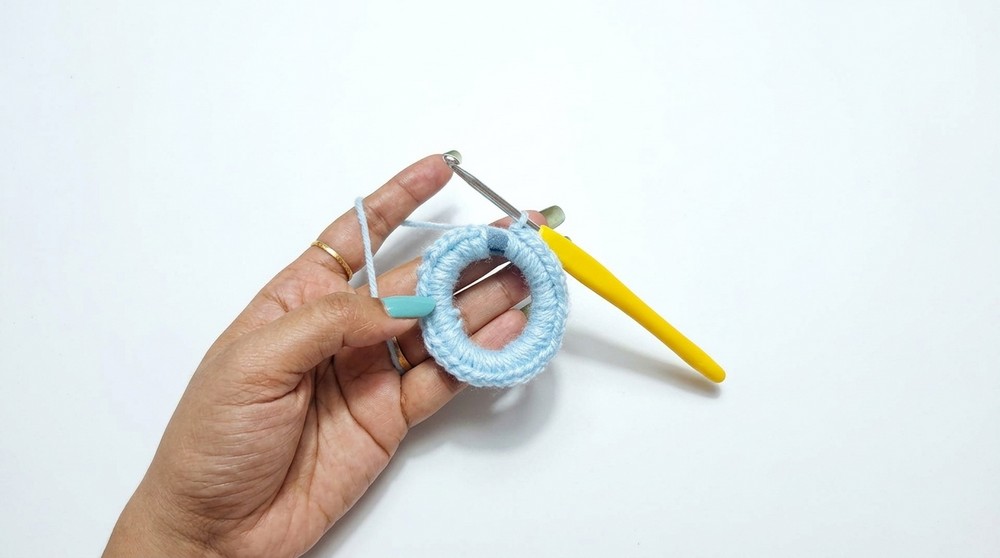 Crochet Puffy Lily Scrunchie Pattern 1