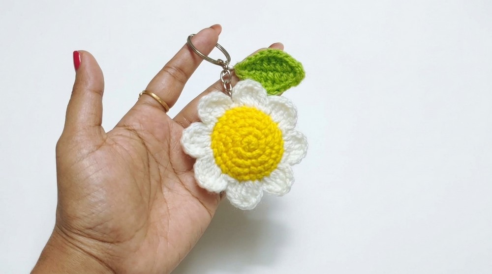 Crochet Daisy Keychain Pattern 5