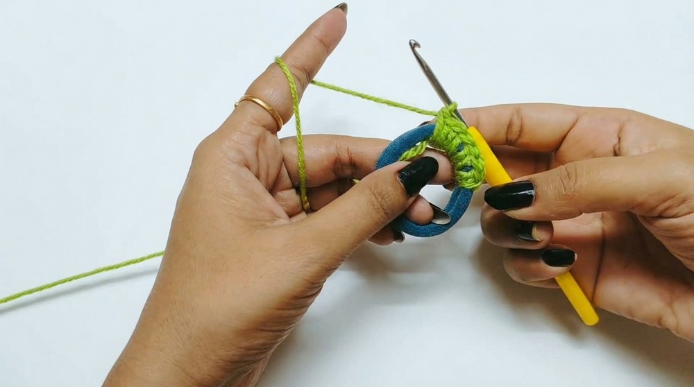 Crochet Flower Scrunchie Pattern 1
