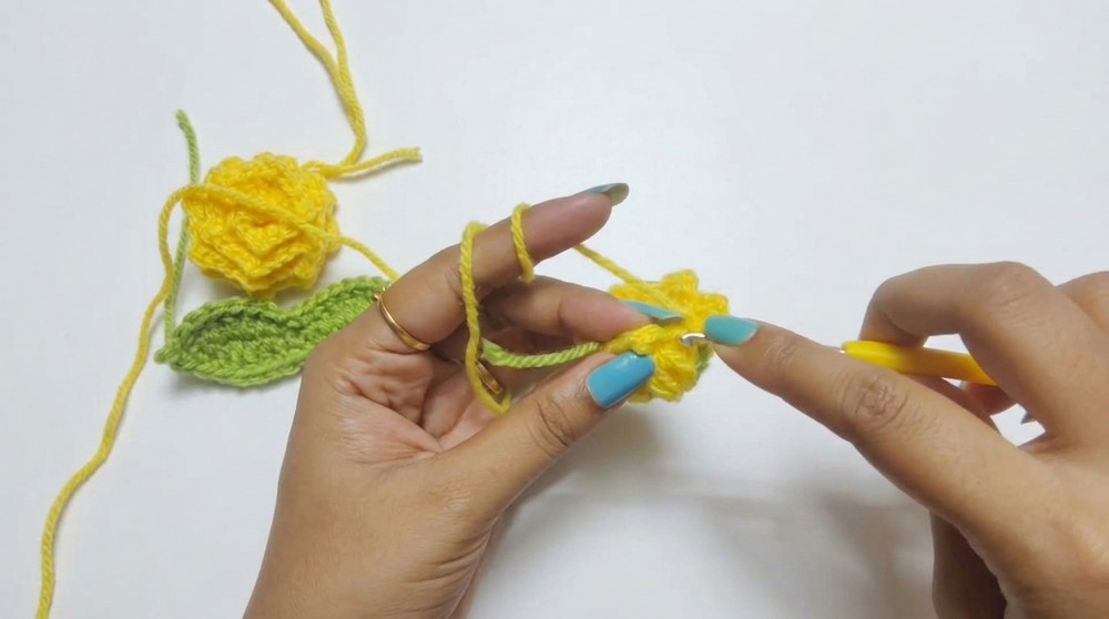 Crochet Rose Hair Tie Pattern 4