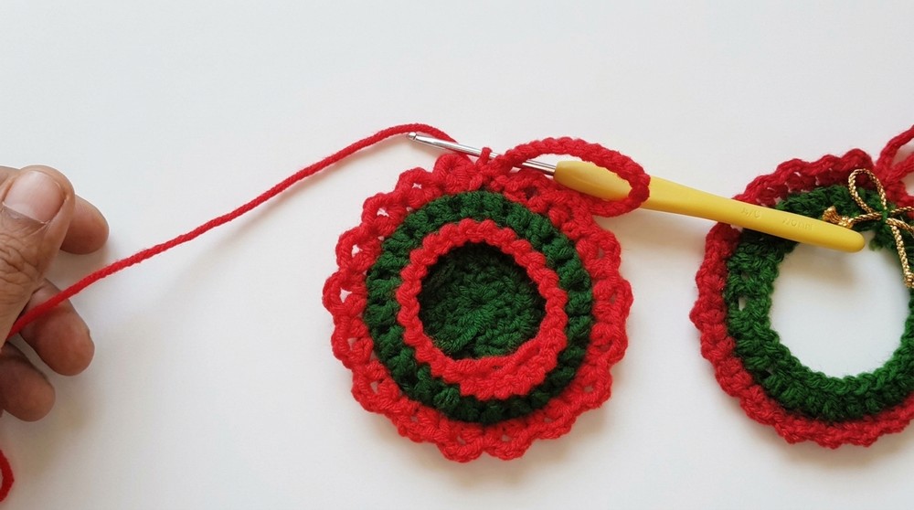 Crochet Christmas Wreath Pattern 4