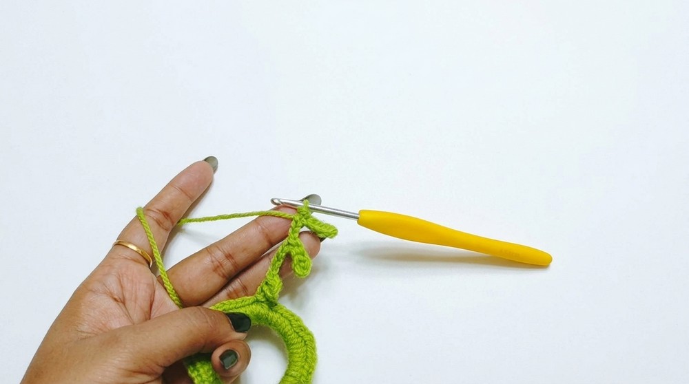 Crochet Floral Hair Scrunchie Pattern 2