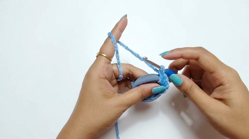 Crochet Velvet Scrunchie Pattern 1