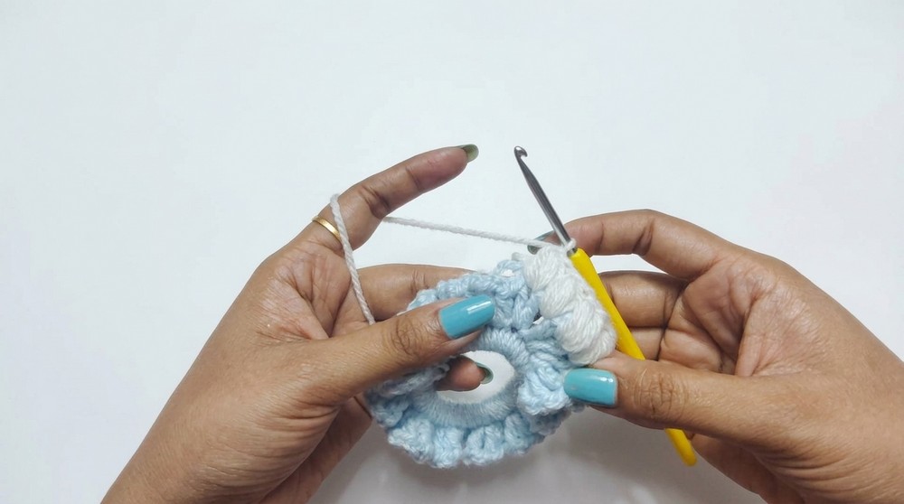 Crochet Puffy Lily Scrunchie Pattern 3