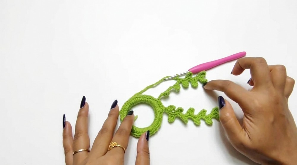 Crochet Sunflower Scrunchie Pattern 3