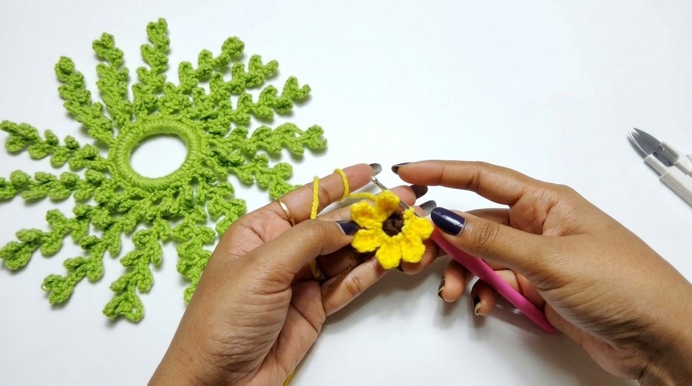 Crochet Sunflower Scrunchie Pattern 4