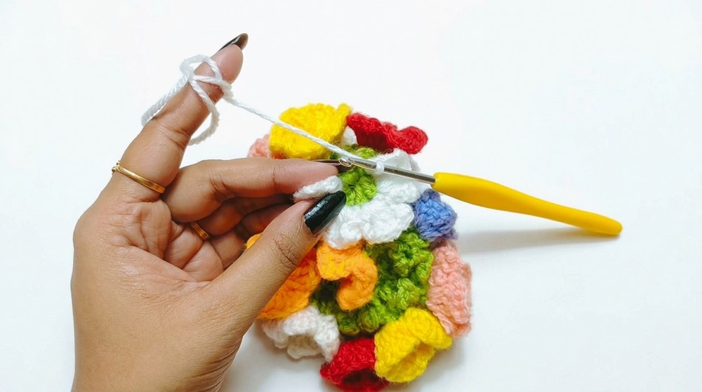 Crochet Flower Scrunchie Pattern 4