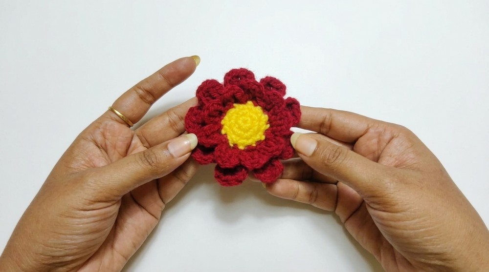 Crochet Daisy Flower Hair Tie Pattern 3