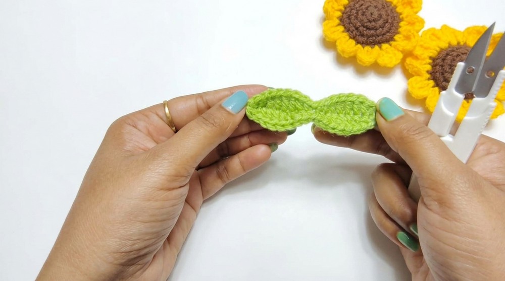 Crochet Sunflower Hair Tie Pattern 4