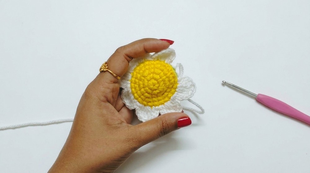 Crochet Daisy Keychain Pattern 3