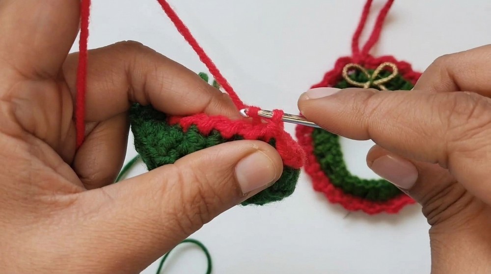 Crochet Christmas Wreath Pattern 3