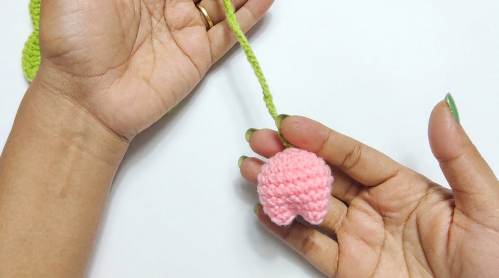 Crochet Tulip Hair Tie Pattern 4