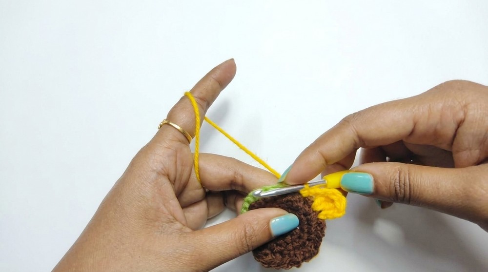 Crochet Sunflower Hair Tie Pattern 2