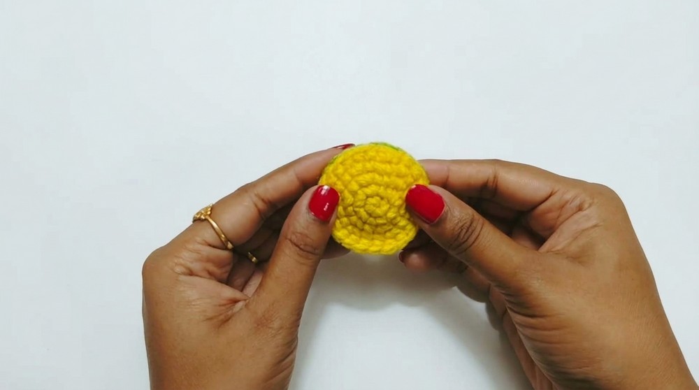 Crochet Daisy Keychain Pattern 2