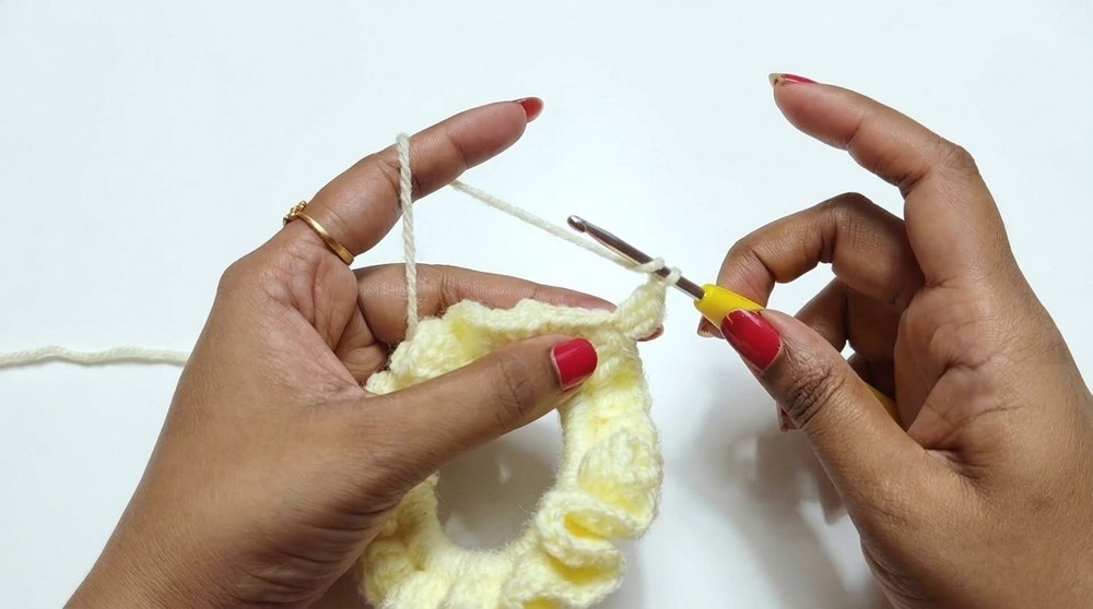 Crochet Tulip Scrunchie Pattern 2