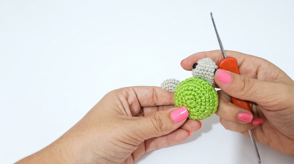 Crochet Turtle Keychain Pattern 4