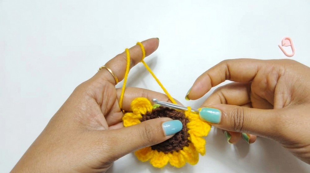 Crochet Sunflower Hair Tie Pattern 3