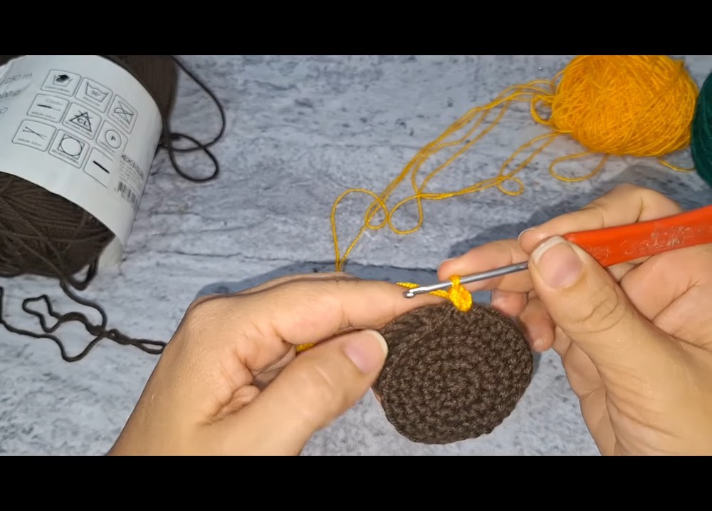Crochet Sunflower Keychain Pattern 2