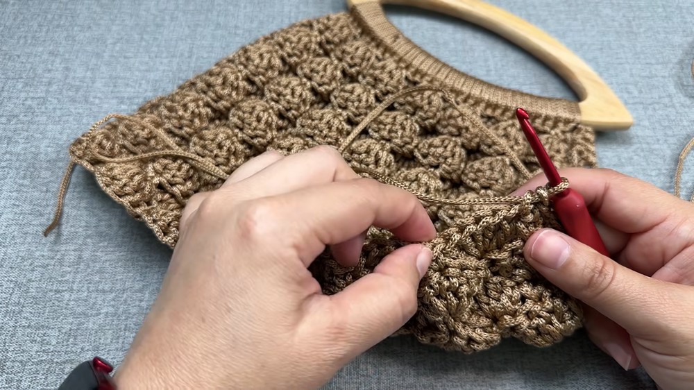 Crochet Beautiful Handbag Pattern 3