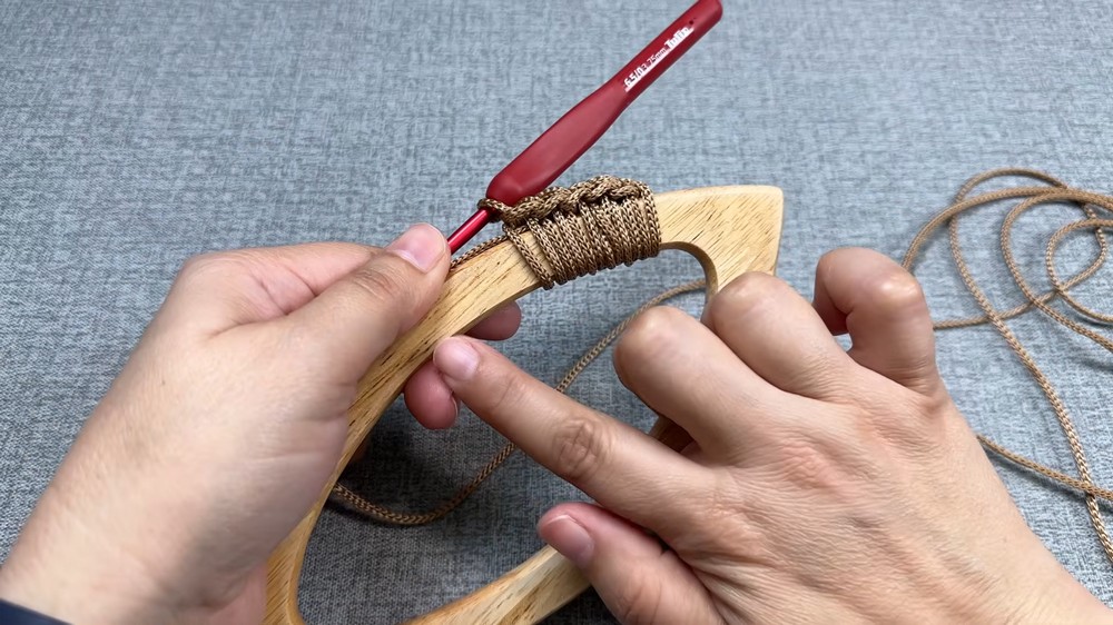 Crochet Beautiful Handbag Pattern 1