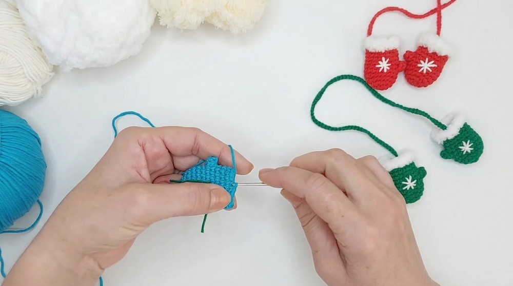 Crochet Christmas Gloves Pattern 3