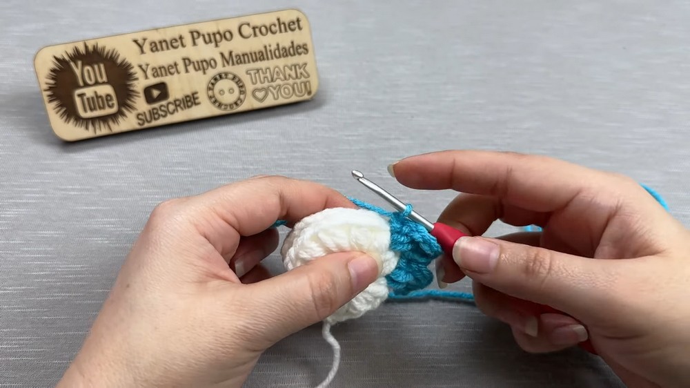 Crochet Flower Keychain Pattern 2