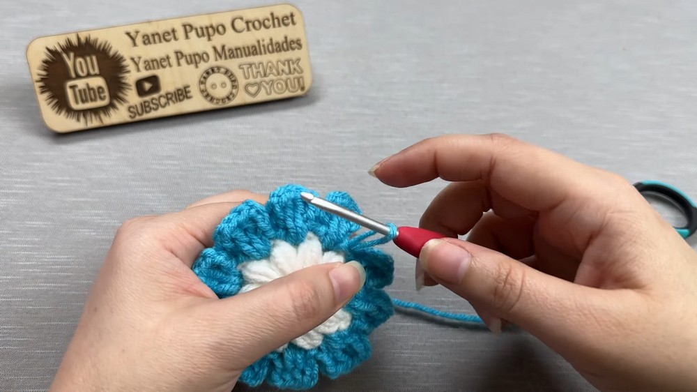 Crochet Flower Keychain Pattern 4