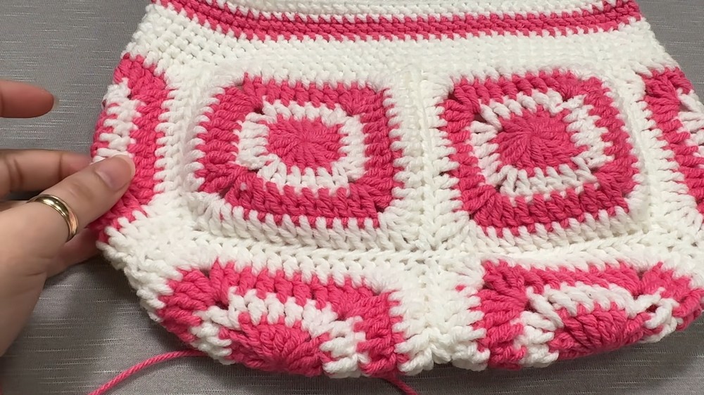 Crochet Granny Square Bag Pattern 4