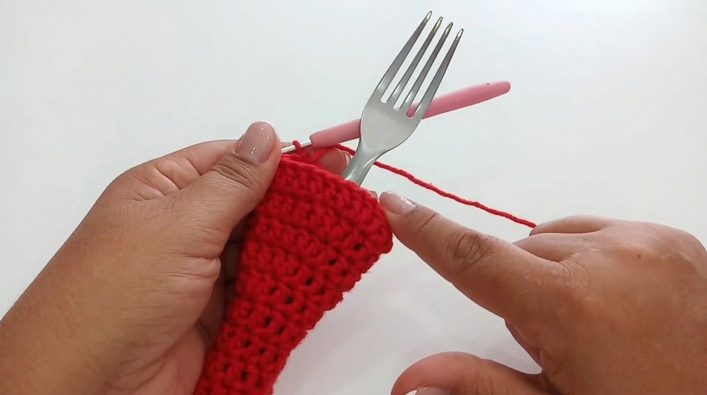 Crochet Hat Cutlery Holder Pattern 3