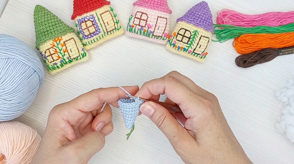 Crochet House Keychain Pattern 2