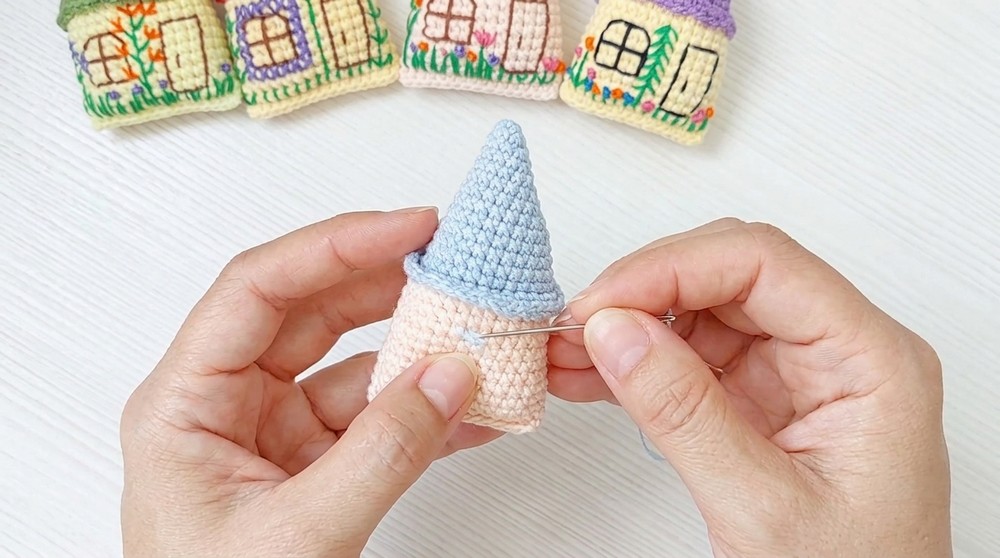 Crochet House Keychain Pattern 3