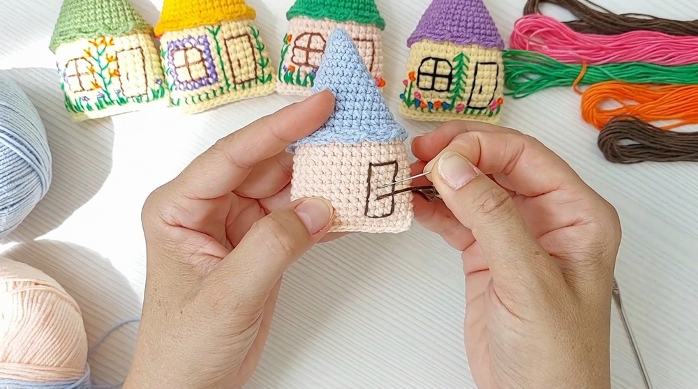 Crochet House Keychain Pattern 4