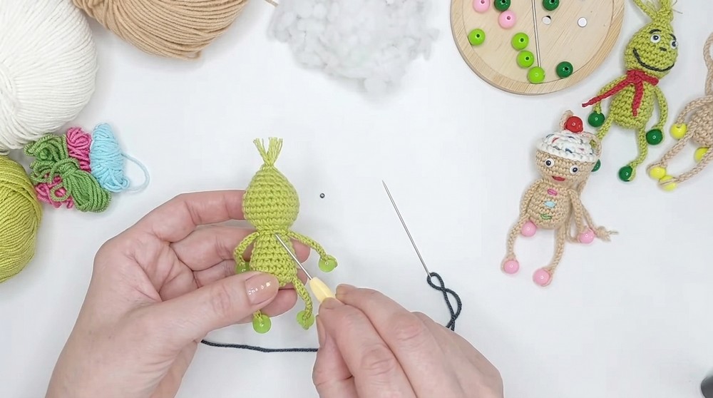 Crochet Grinch And Gingerbread Pattern 4