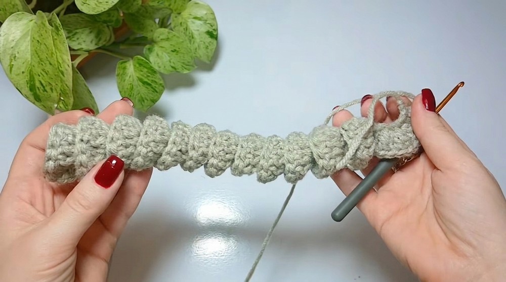 Easy 3D Christmas Spiral Crochet for Beginners (1)