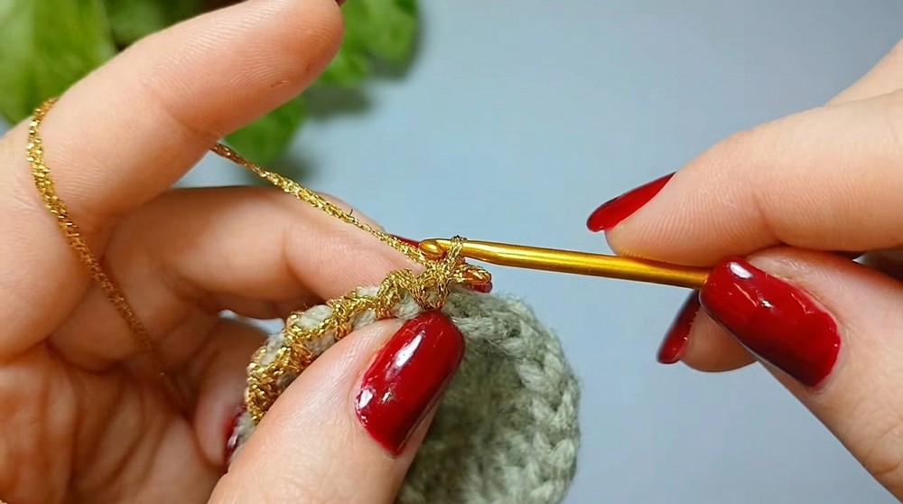 Easy 3D Christmas Spiral Crochet for BeginneEasy 3D Christmas Spiral Crochet for Beginners (6)rs (6)
