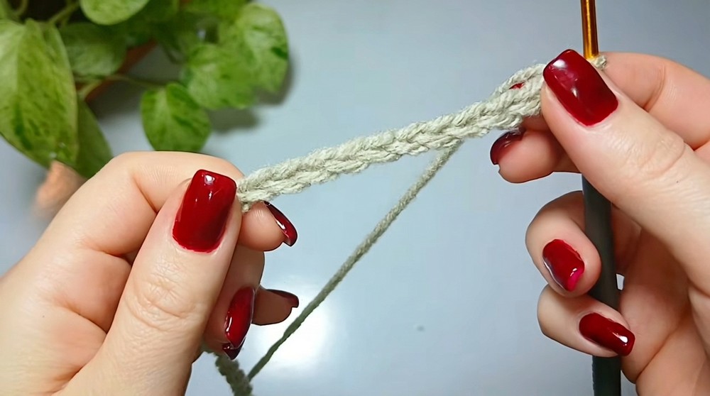 Easy 3D Christmas Spiral Crochet for Beginners (7)