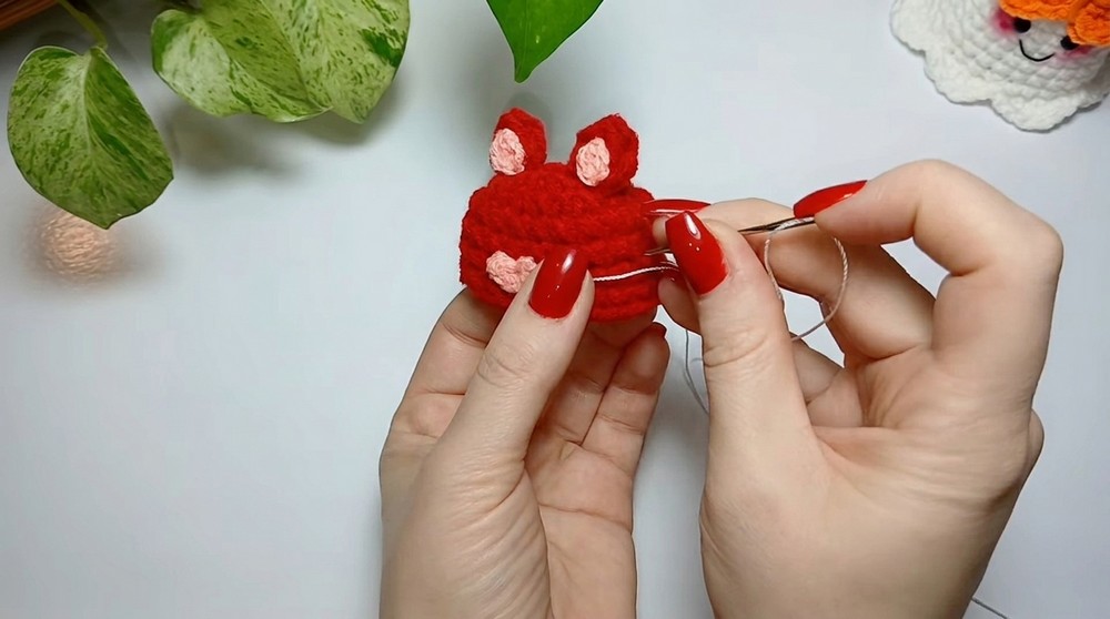 How to Crochet a Halloween Ghost Keychain for Beginners (2)