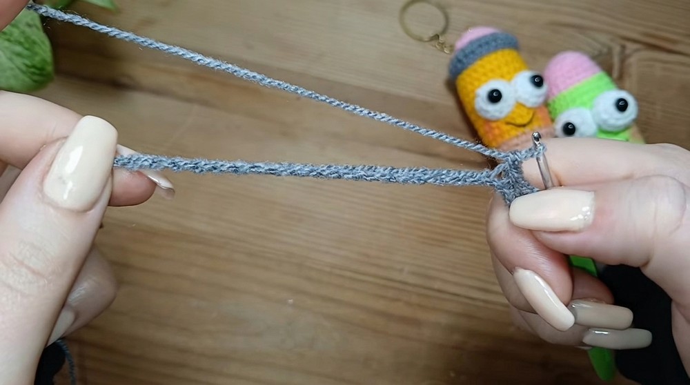 How to Crochet a Pencil Keychain (2)